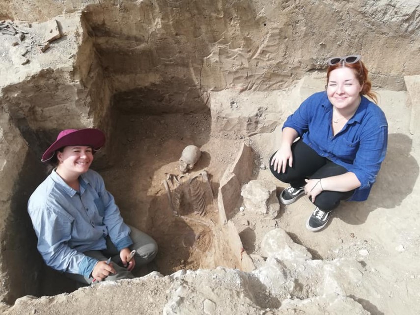 cercetare arheologica preventiva trei morminte de inhumatie si unul de incineratie descoperite la constanta cercetare arheologica preventiva trei morminte de inhumatie si unul de incineratie descoperite la constanta