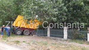 UPDATE. Județul Constanța Tir, intrat într-o casă, în Ovidiu. Șoferul mort (galerie foto+video)     