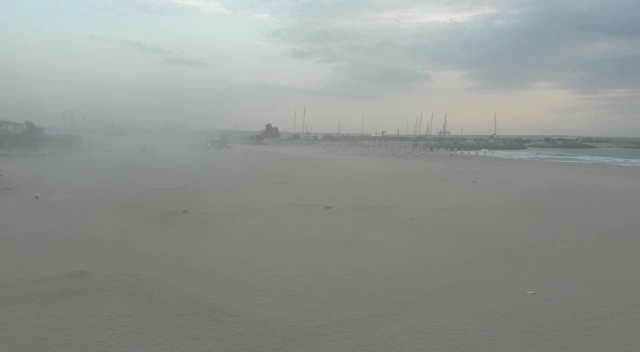 e cod galben pe litoral vantul se manifesta cu putere si pe plaja de la eforie nord galerie foto video e cod galben pe litoral vantul se manifesta cu putere si pe plaja de la eforie nord galerie foto video