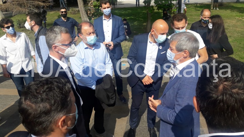 live text alegerilocale2020 dacian ciolos prezent la constanta usr plus constanta conferinta langa statuia live text alegerilocale2020 dacian ciolos prezent la constanta usr plus constanta conferinta langa statuia