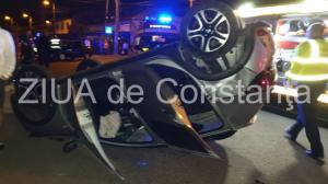 Accident în Constanța. O mașină cu roțile în sus  