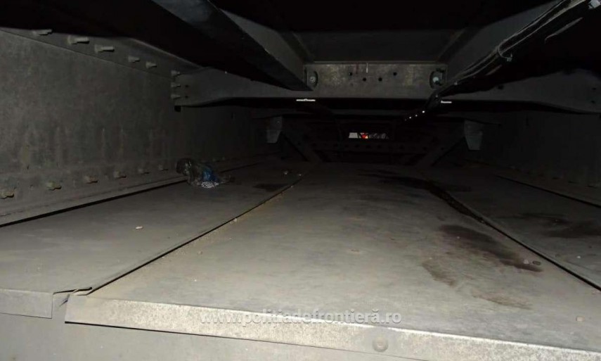 mai multi cetateni marocani si libieni ascunsi pe sasiul unor autovehicule depistati de politia de frontiera mai multi cetateni marocani si libieni ascunsi pe sasiul unor autovehicule depistati de politia de frontiera