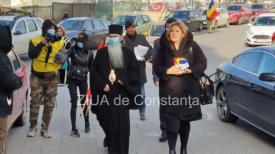 LIVE VIDEO ÎPS Teodosie, prezent la Tribunalul Constanța, pentru pelerinajul de Sfântul Andrei    