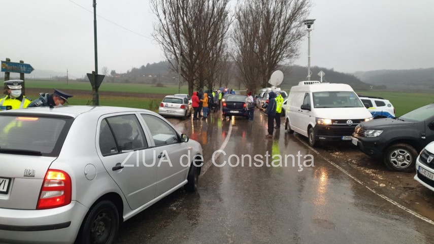 pelerinajul la pestera sfantului andrei se desfasoara in conditii speciale imagini de la fata locului pelerinajul la pestera sfantului andrei se desfasoara in conditii speciale imagini de la fata locului