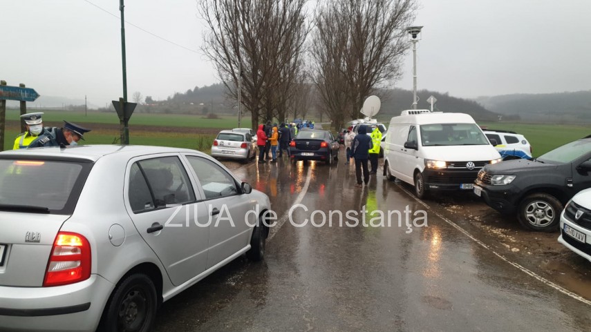 pelerinajul la pestera sfantului andrei se desfasoara in conditii speciale imagini de la fata locului pelerinajul la pestera sfantului andrei se desfasoara in conditii speciale imagini de la fata locului