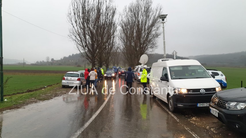 pelerinajul la pestera sfantului andrei se desfasoara in conditii speciale imagini de la fata locului pelerinajul la pestera sfantului andrei se desfasoara in conditii speciale imagini de la fata locului