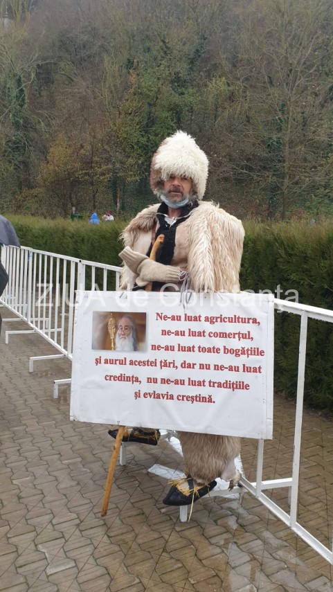 pelerinajul la pestera sfantului andrei se desfasoara in conditii speciale imagini de la fata locului pelerinajul la pestera sfantului andrei se desfasoara in conditii speciale imagini de la fata locului