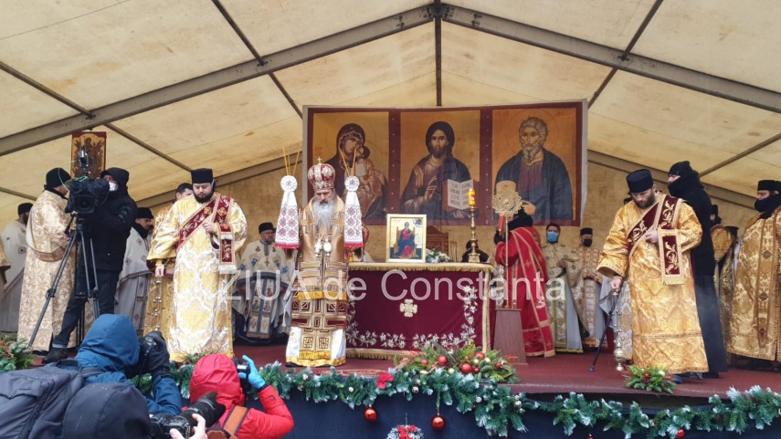 pelerinajul la pestera sfantului andrei se desfasoara in conditii speciale imagini de la fata locului pelerinajul la pestera sfantului andrei se desfasoara in conditii speciale imagini de la fata locului