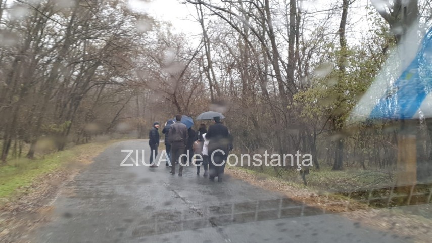 pelerinajul la pestera sfantului andrei se desfasoara in conditii speciale imagini de la fata locului pelerinajul la pestera sfantului andrei se desfasoara in conditii speciale imagini de la fata locului