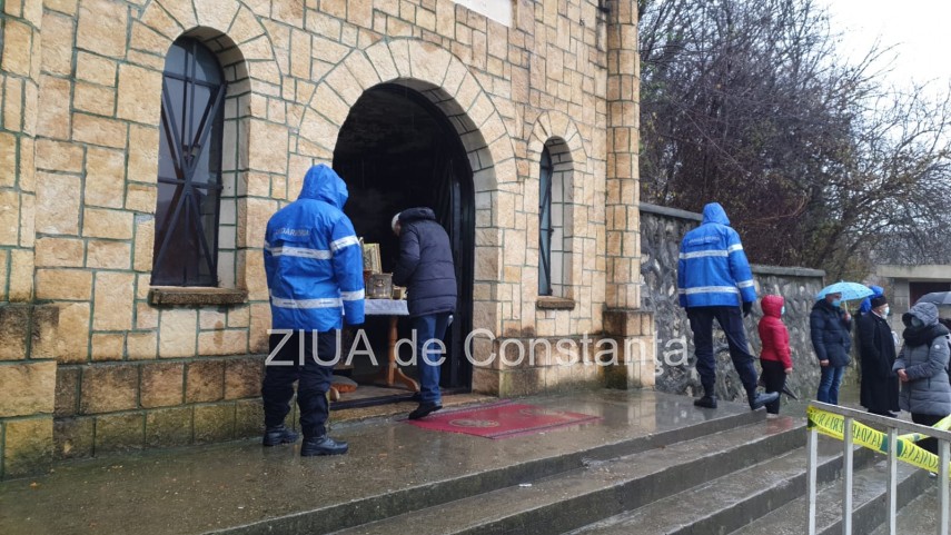 pelerinajul la pestera sfantului andrei se desfasoara in conditii speciale imagini de la fata locului pelerinajul la pestera sfantului andrei se desfasoara in conditii speciale imagini de la fata locului