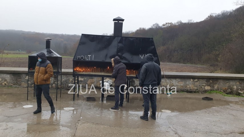 pelerinajul la pestera sfantului andrei se desfasoara in conditii speciale imagini de la fata locului pelerinajul la pestera sfantului andrei se desfasoara in conditii speciale imagini de la fata locului