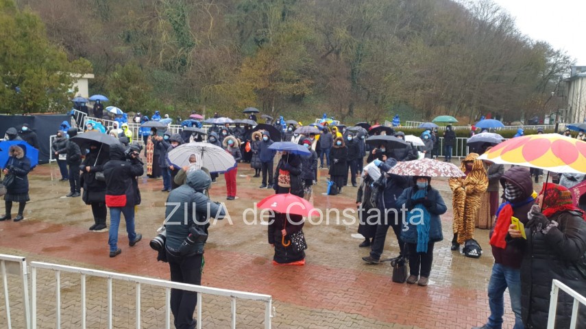 pelerinajul la pestera sfantului andrei se desfasoara in conditii speciale imagini de la fata locului pelerinajul la pestera sfantului andrei se desfasoara in conditii speciale imagini de la fata locului