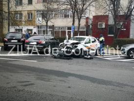 Accident în zona Tomis III din Constanța. Trei mașini implicate. Se iau amprente de pe un autoturism (galerie foto) 