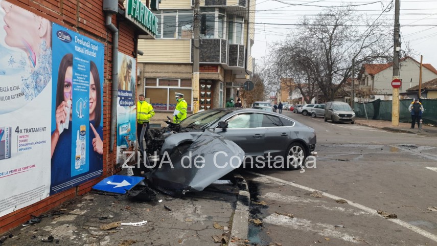 constanta accident rutier pe strada baba novac un autoturism a intrat intr o cladire video 734946 constanta accident rutier pe strada baba novac un autoturism a intrat intr o cladire video 734946