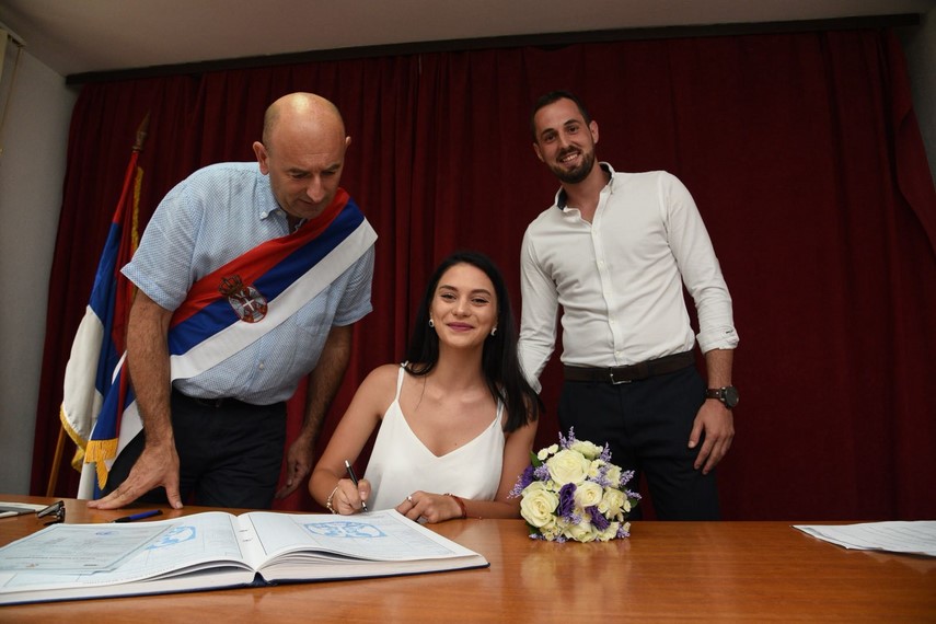 mihaela jeremic de la cs medgidia are doar cinci degete la ambele maini si e campioana la volei poveste mihaela jeremic de la cs medgidia are doar cinci degete la ambele maini si e campioana la volei poveste