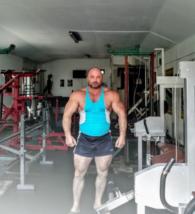 culturistul cristian anghel vrea sa bata un record dacul inventiv flotarile ospatarului dar si cu fetita culturistul cristian anghel vrea sa bata un record dacul inventiv flotarile ospatarului dar si cu fetita