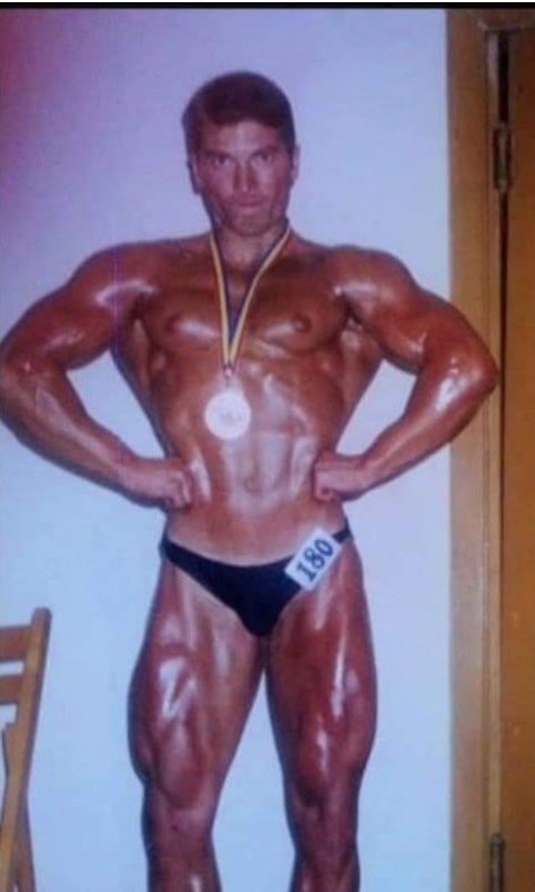 culturistul cristian anghel vrea sa bata un record dacul inventiv flotarile ospatarului dar si cu fetita culturistul cristian anghel vrea sa bata un record dacul inventiv flotarile ospatarului dar si cu fetita