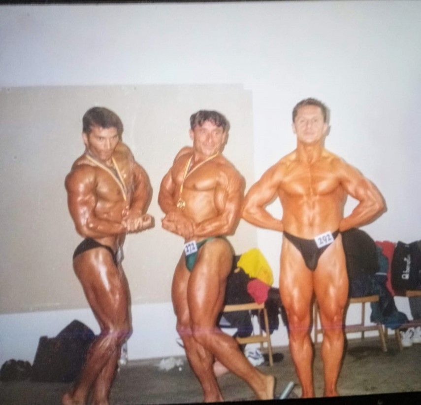 culturistul cristian anghel vrea sa bata un record dacul inventiv flotarile ospatarului dar si cu fetita culturistul cristian anghel vrea sa bata un record dacul inventiv flotarile ospatarului dar si cu fetita