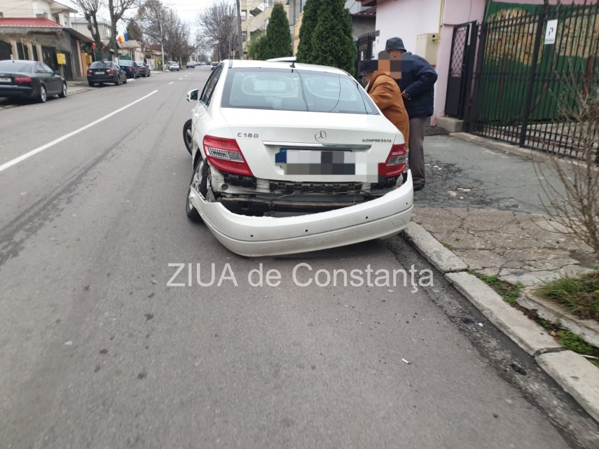 accident rutier la intersectia strazilor portitiei cu frunzelor 735654 accident rutier la intersectia strazilor portitiei cu frunzelor 735654