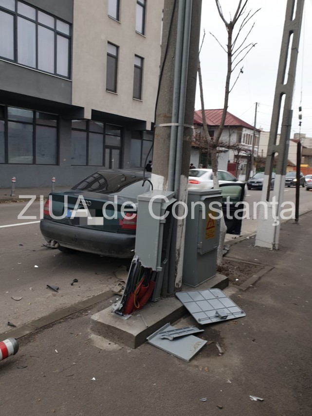 accident rutier la intersectia strazilor portitiei cu frunzelor 735654 accident rutier la intersectia strazilor portitiei cu frunzelor 735654