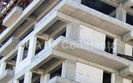 Bloc de șapte etaje, cu piscină, în Năvodari. Cine este beneficiarul