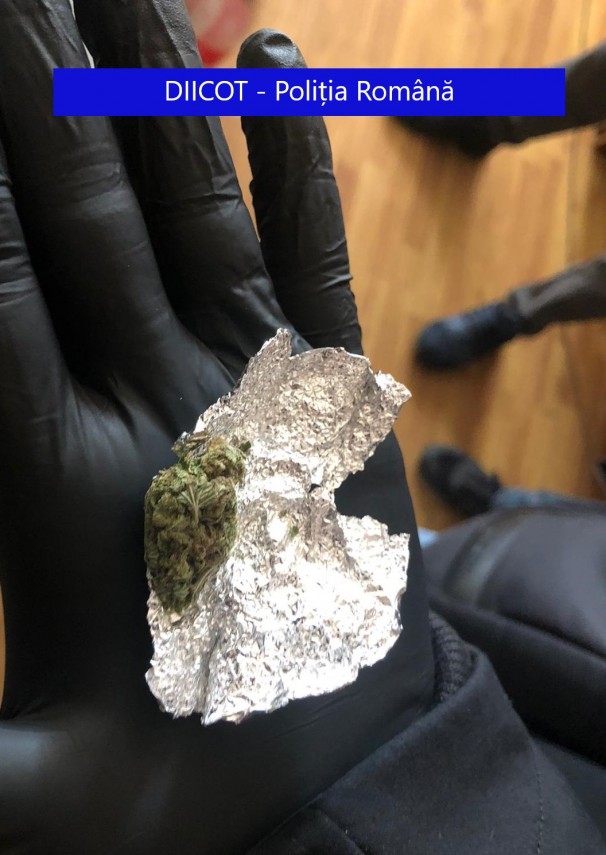 diicot 4 persoane retinute pentru trafic de droguri de mare risc 735812 diicot 4 persoane retinute pentru trafic de droguri de mare risc 735812