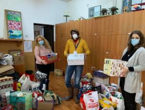 #ConstanțaEsteBine Faptele bune nu țin cont de pandemie. Elevii constănțeni respectă tradițiile, oferind lecții de solidaritate