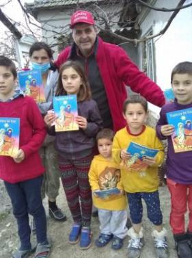 Fapte bune, de sărbători Asociația „Suflete Deschise” a venit în ajutorul familiilor în dificultate din Albești și Mihail Kogălniceanu