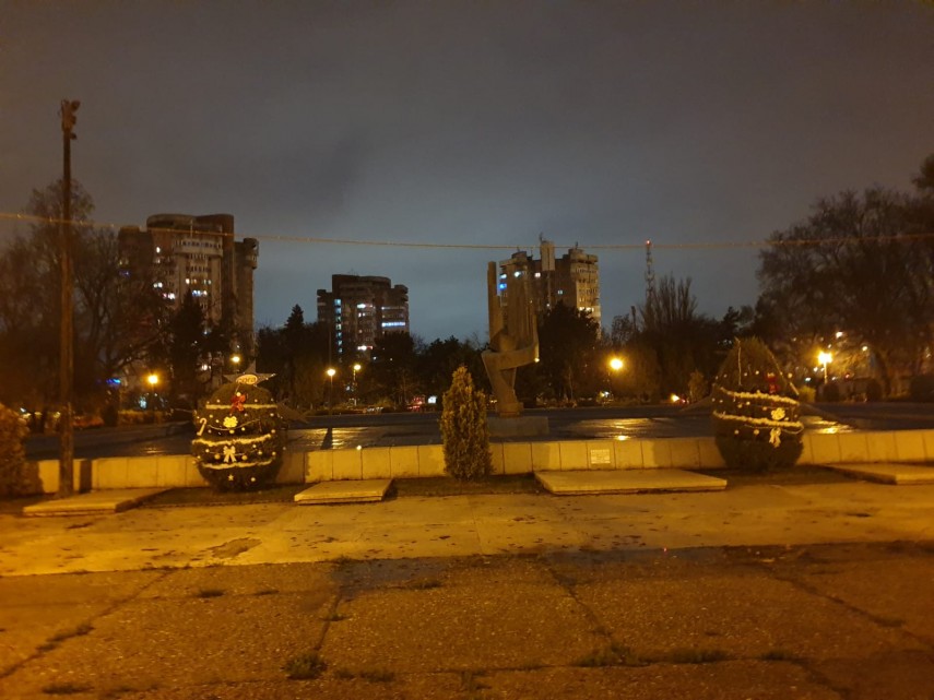 parcul de la gara constanta impodobit de un lant de hipermarket uri 736116 parcul de la gara constanta impodobit de un lant de hipermarket uri 736116