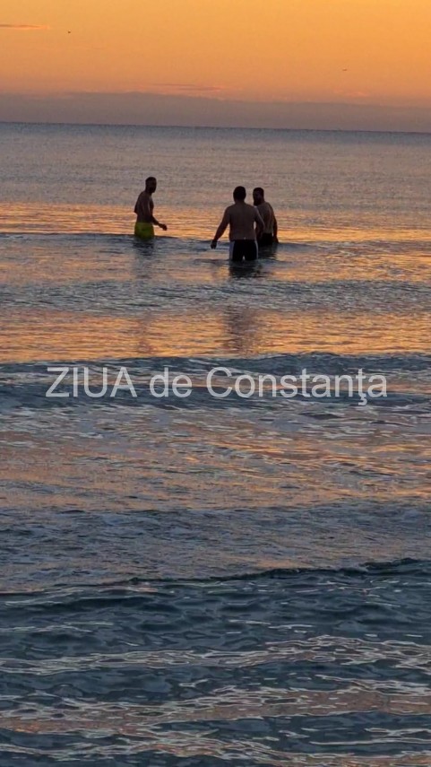 constanta baie in mare la rasarit pe 1 ianuarie video 736812 constanta baie in mare la rasarit pe 1 ianuarie video 736812