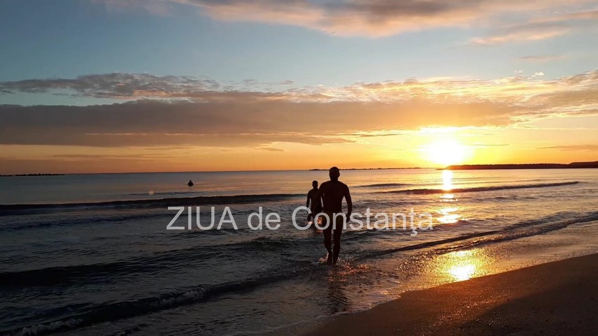 constanta baie in mare la rasarit pe 1 ianuarie video 736812 constanta baie in mare la rasarit pe 1 ianuarie video 736812