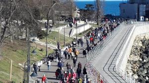 Fotoreportaj Soarele i-a scos pe oameni din case. Faleza Cazinoului din Constanța, plină în primul weekend din 2021     