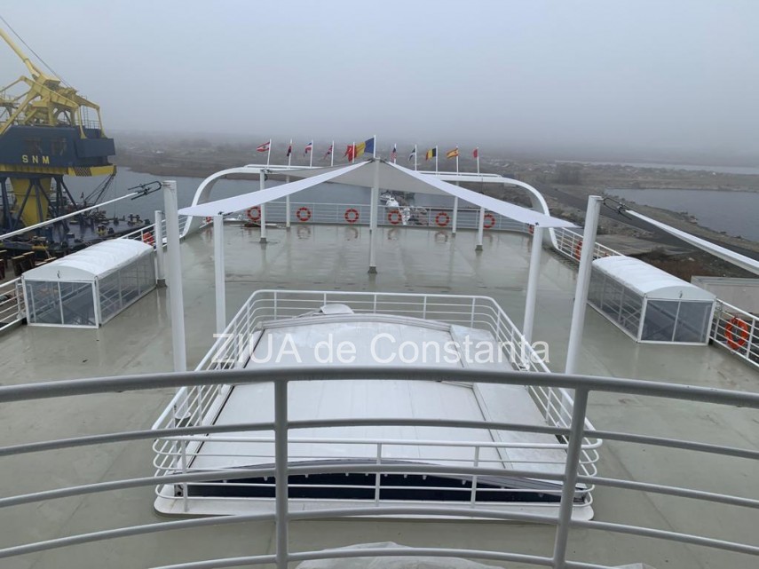 ultima fita pe litoralul marii negre alezzi clubul plutitor cu petreceri intre mamaia si constanta imagini ultima fita pe litoralul marii negre alezzi clubul plutitor cu petreceri intre mamaia si constanta imagini