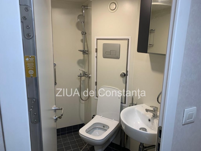 ultima fita pe litoralul marii negre alezzi clubul plutitor cu petreceri intre mamaia si constanta imagini ultima fita pe litoralul marii negre alezzi clubul plutitor cu petreceri intre mamaia si constanta imagini