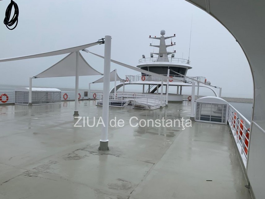 ultima fita pe litoralul marii negre alezzi clubul plutitor cu petreceri intre mamaia si constanta imagini ultima fita pe litoralul marii negre alezzi clubul plutitor cu petreceri intre mamaia si constanta imagini