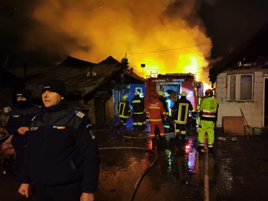 incendiu devastator la miercurea ciuc au ars circa 20 de case sute de persoane afectate 737201 incendiu devastator la miercurea ciuc au ars circa 20 de case sute de persoane afectate 737201