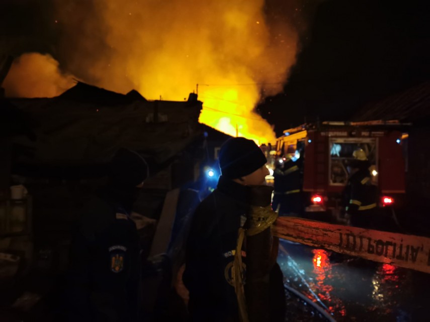incendiu devastator la miercurea ciuc au ars circa 20 de case sute de persoane afectate 737201 incendiu devastator la miercurea ciuc au ars circa 20 de case sute de persoane afectate 737201