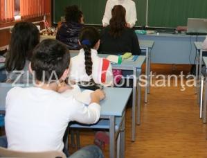 Sondaj de opinie  63%  dintre respondenți  consideră că școala la clase trebuie reluată începând cu 11 ianuarie 