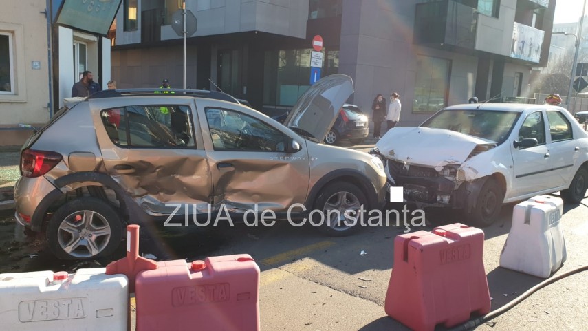 update oficial de la ipj doua masini s au ciocnit violent pe bulevardul mamaia 737629 update oficial de la ipj doua masini s au ciocnit violent pe bulevardul mamaia 737629