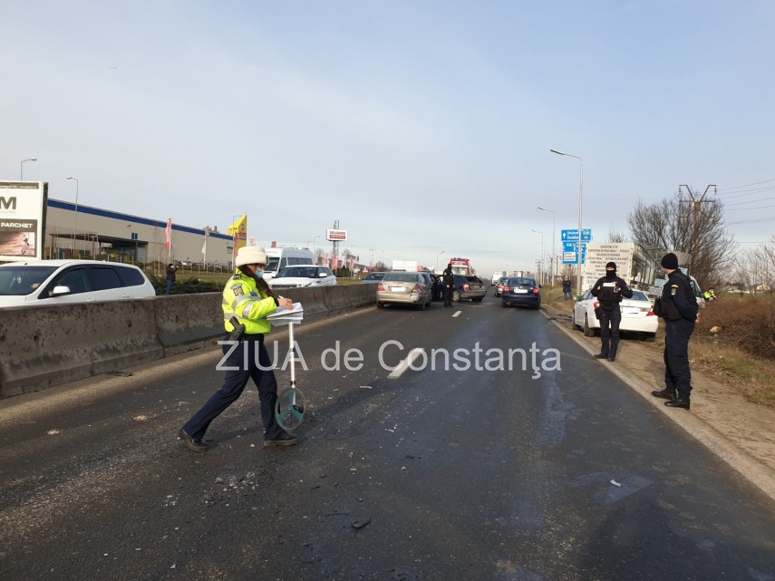 carambol rutier cu cinci masini la iesire din constanta spre ovidiu 738018 carambol rutier cu cinci masini la iesire din constanta spre ovidiu 738018