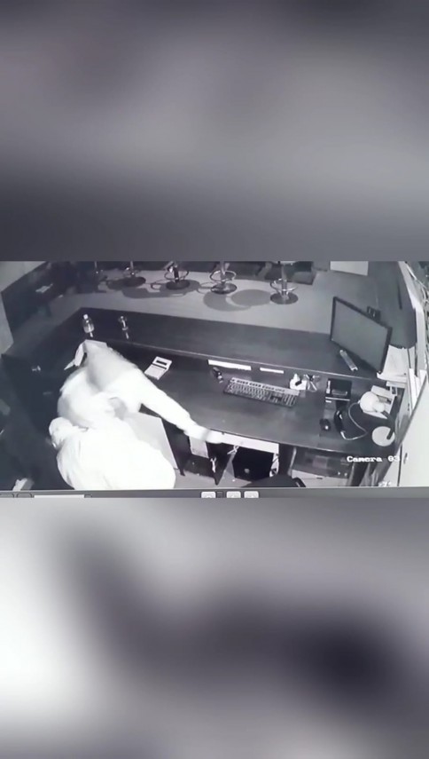 tentativa de furt la o casa de pariuri din cuza voda patru suspecti au fost retinuti video 738037 tentativa de furt la o casa de pariuri din cuza voda patru suspecti au fost retinuti video 738037