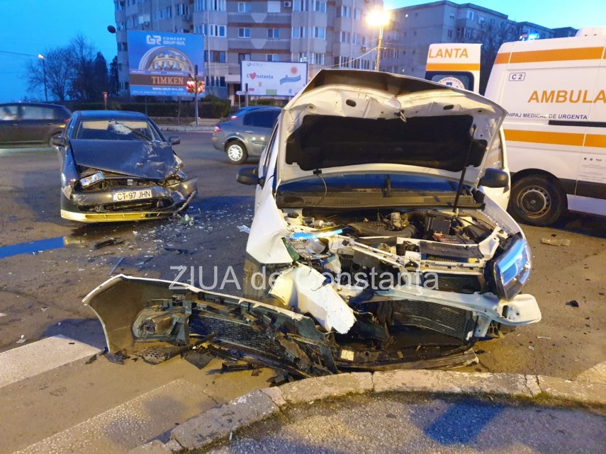 constanta accident rutier in zona far trei victime doua autoturisme implicate video 738213 constanta accident rutier in zona far trei victime doua autoturisme implicate video 738213