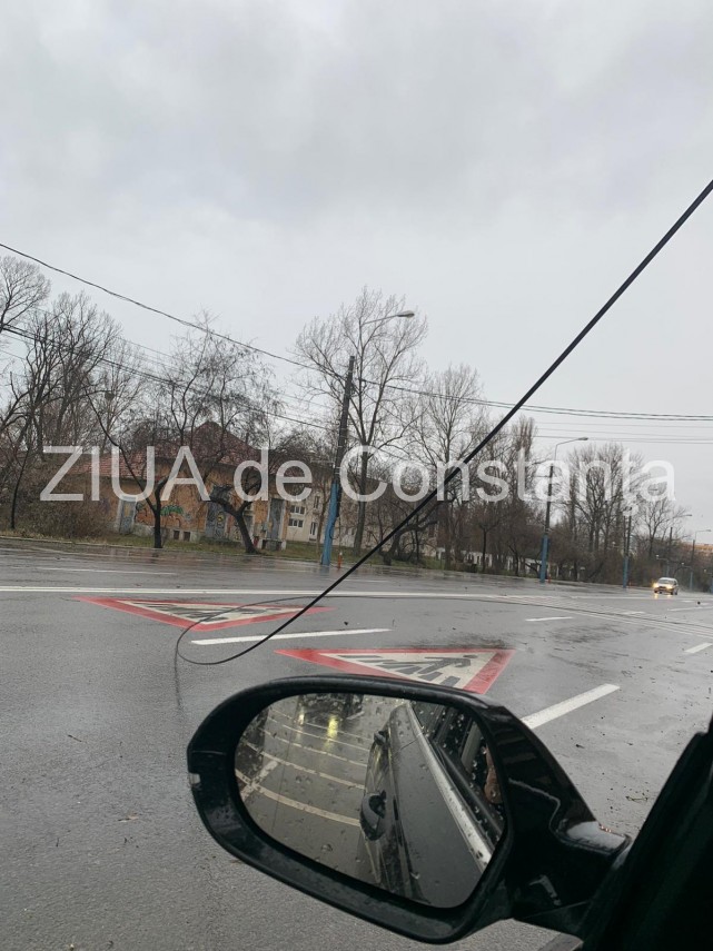 cablu de inalta tensiune cazut in mijlocul strazii in mamaia 738383 cablu de inalta tensiune cazut in mijlocul strazii in mamaia 738383