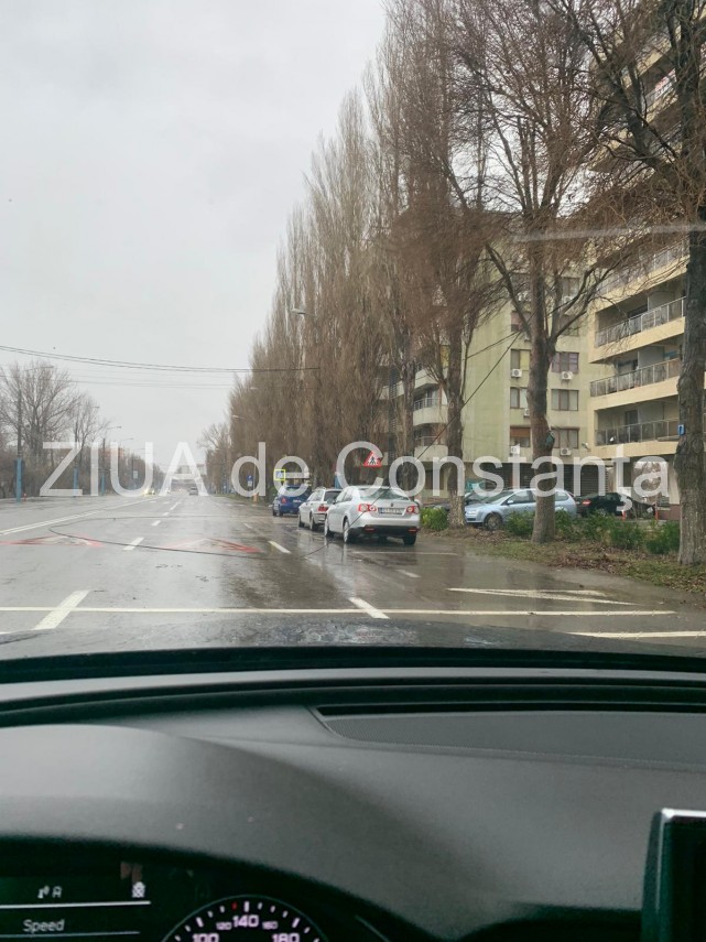 cablu de inalta tensiune cazut in mijlocul strazii in mamaia 738383 cablu de inalta tensiune cazut in mijlocul strazii in mamaia 738383