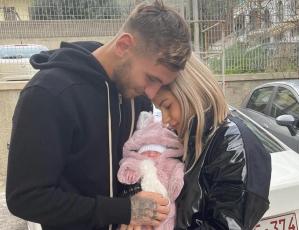 „Micul nostru miracol este aici!“ Fotbalistul Denis Drăguş, lansat de FC Viitorul, în culmea fericirii. Este tătic! 