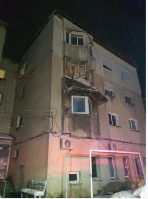 Bărbatul, victimă a exploziei de la un bloc din Medgidia, transportat cu elicopterul SMURD, la Iași  