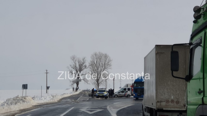 zeci de tiruri blocate in trafic la harsova 738660 zeci de tiruri blocate in trafic la harsova 738660