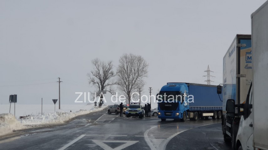 zeci de tiruri blocate in trafic la harsova 738660 zeci de tiruri blocate in trafic la harsova 738660