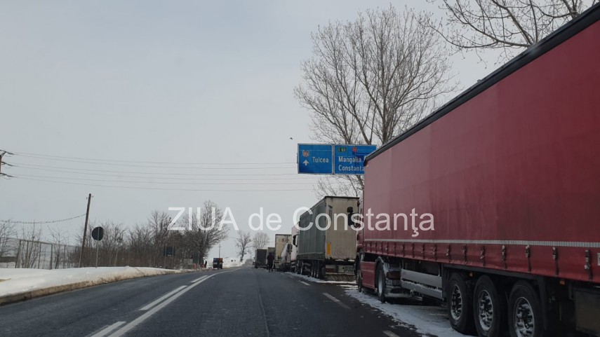 zeci de tiruri blocate in trafic la harsova 738660 zeci de tiruri blocate in trafic la harsova 738660