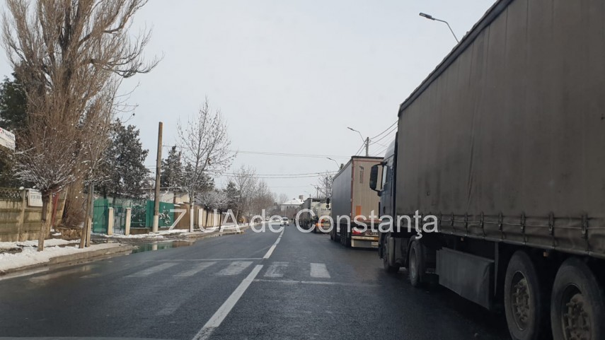 zeci de tiruri blocate in trafic la harsova 738660 zeci de tiruri blocate in trafic la harsova 738660